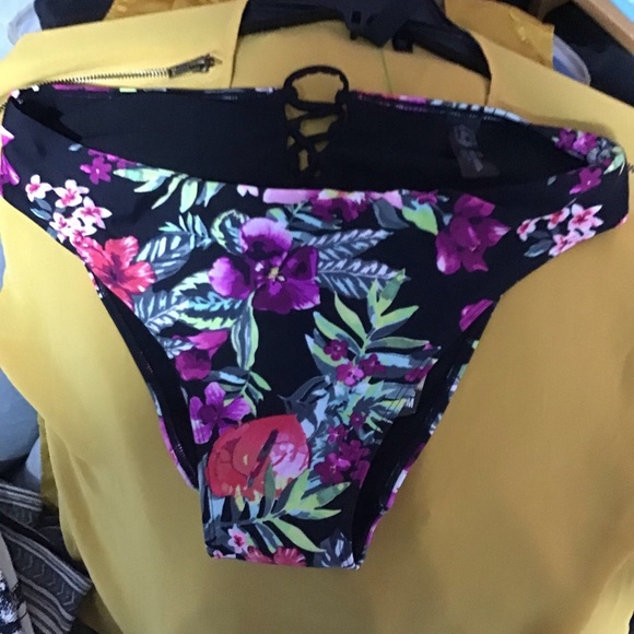 Lace up swim bottom NWT - Picture 3 of 7